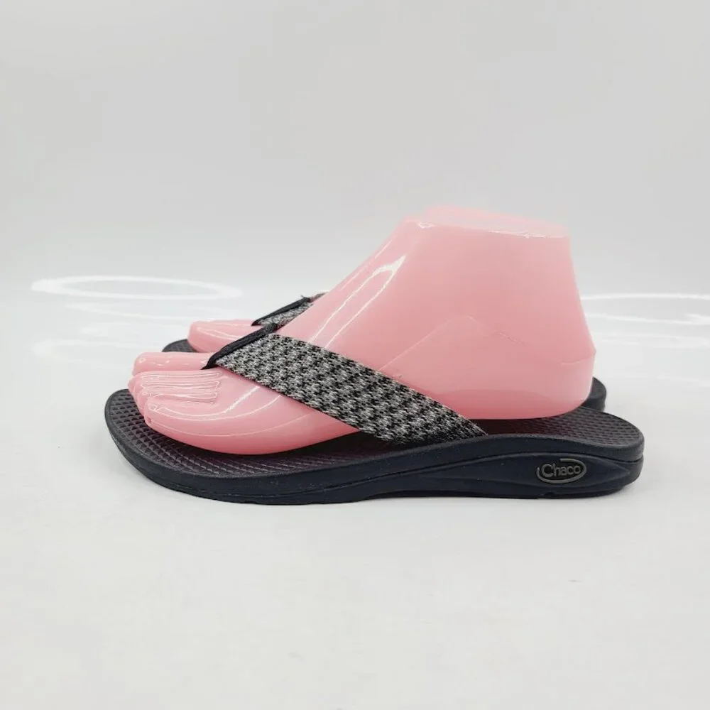 Chaco Women's Gray Black Classic Slip-On Casual Thong Sandal Size US‎ 7